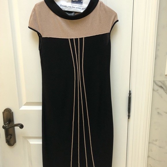 Elegant black dress that can be dressed up for any occasion. Size small - Picture 2 of 2